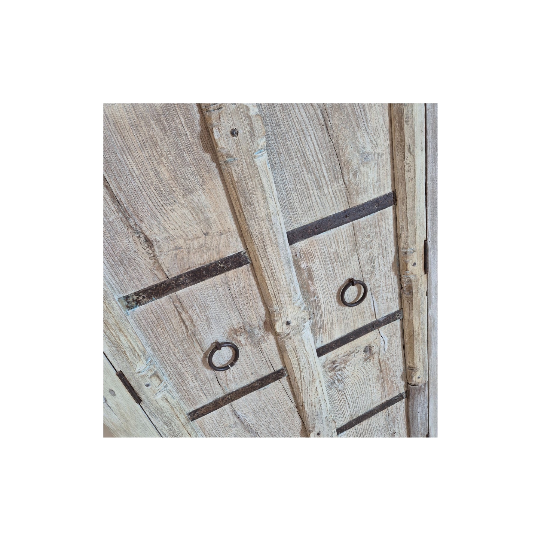 Votre Armoire 199019.262 authentique au meilleur prix. Meubles indiens design et uniques. En stock.