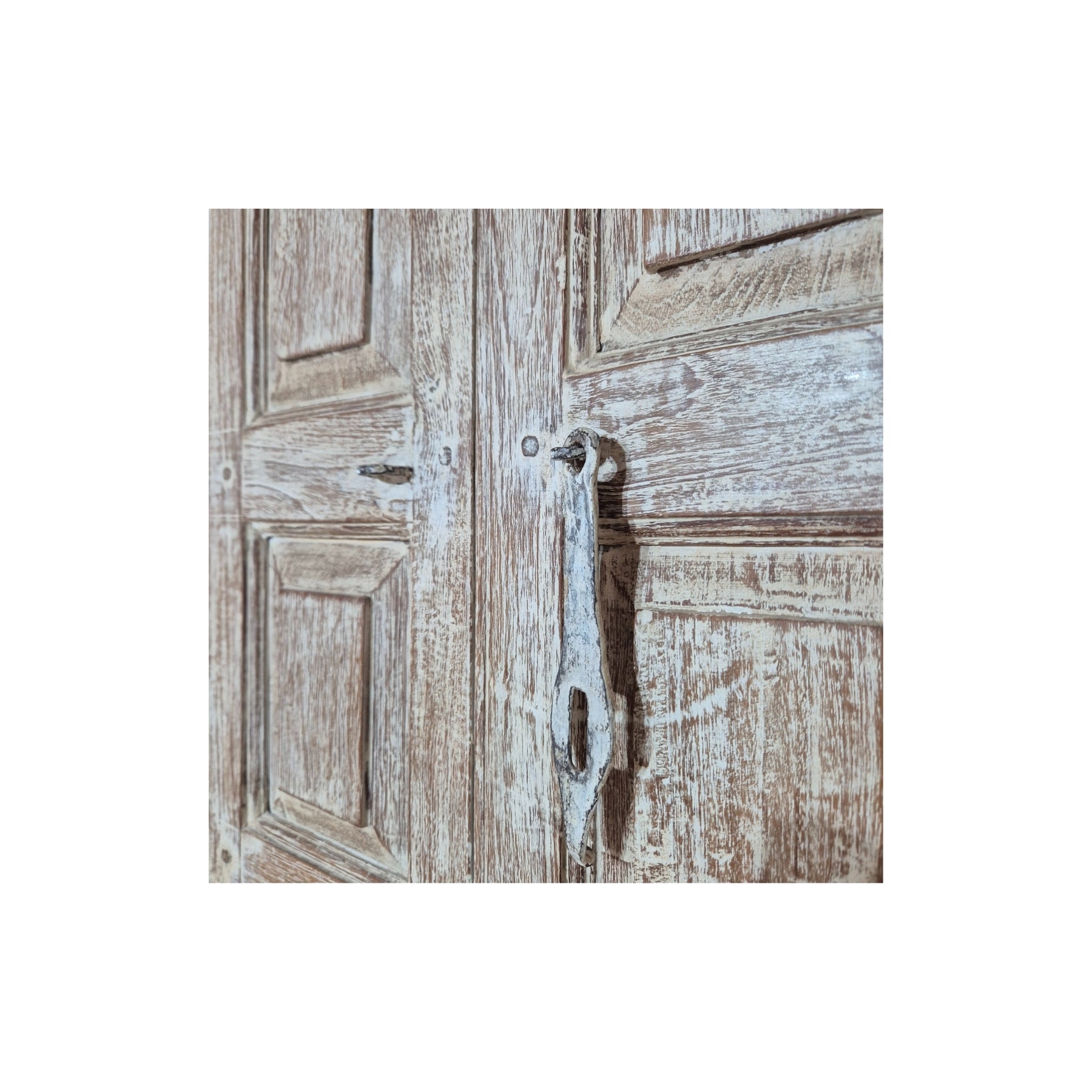 Votre Armoire 199090.141 authentique au meilleur prix. Meubles indiens design et uniques. En stock.