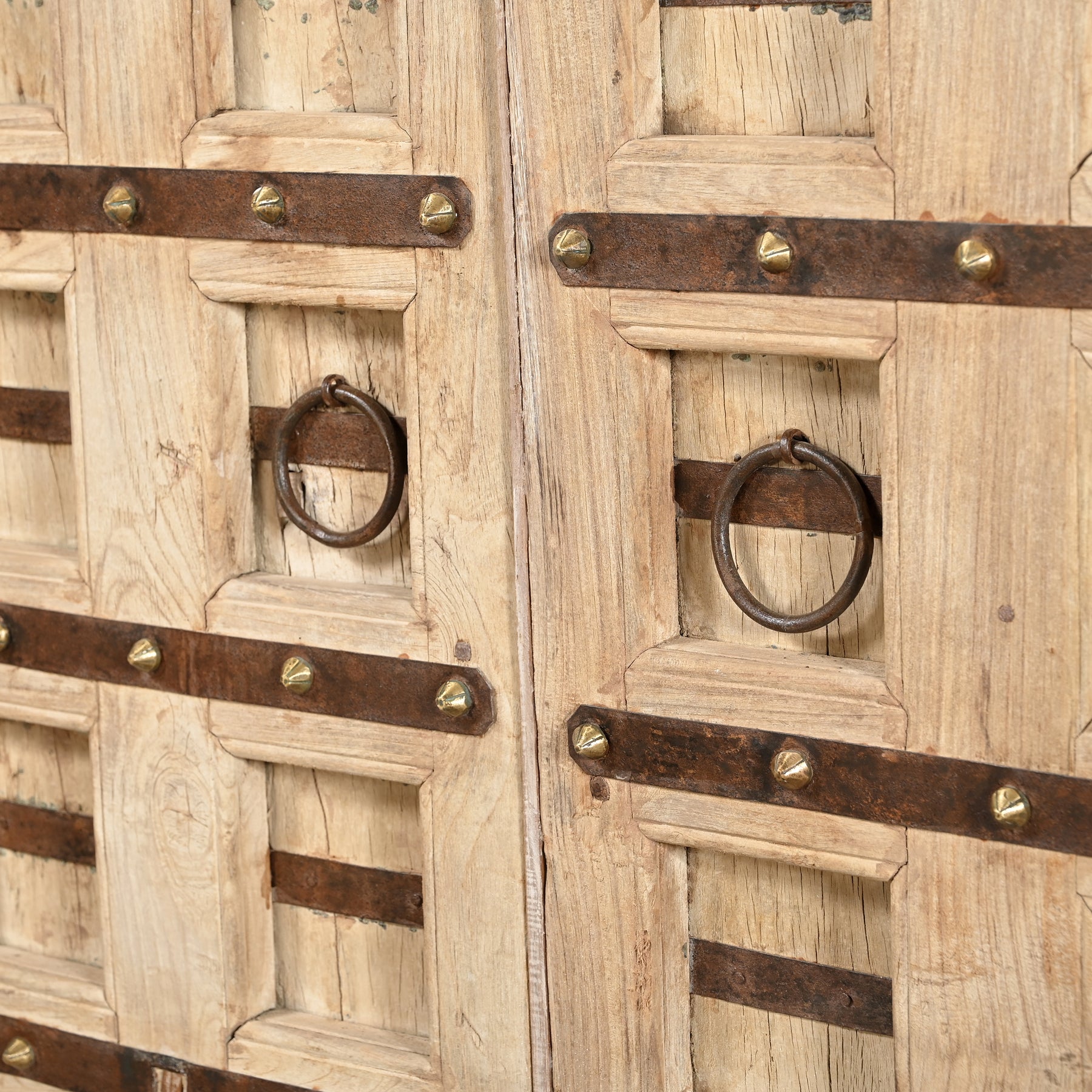 Buffet 200085.384 authentique au meilleur prix. Meubles indiens design et uniques. En stock.