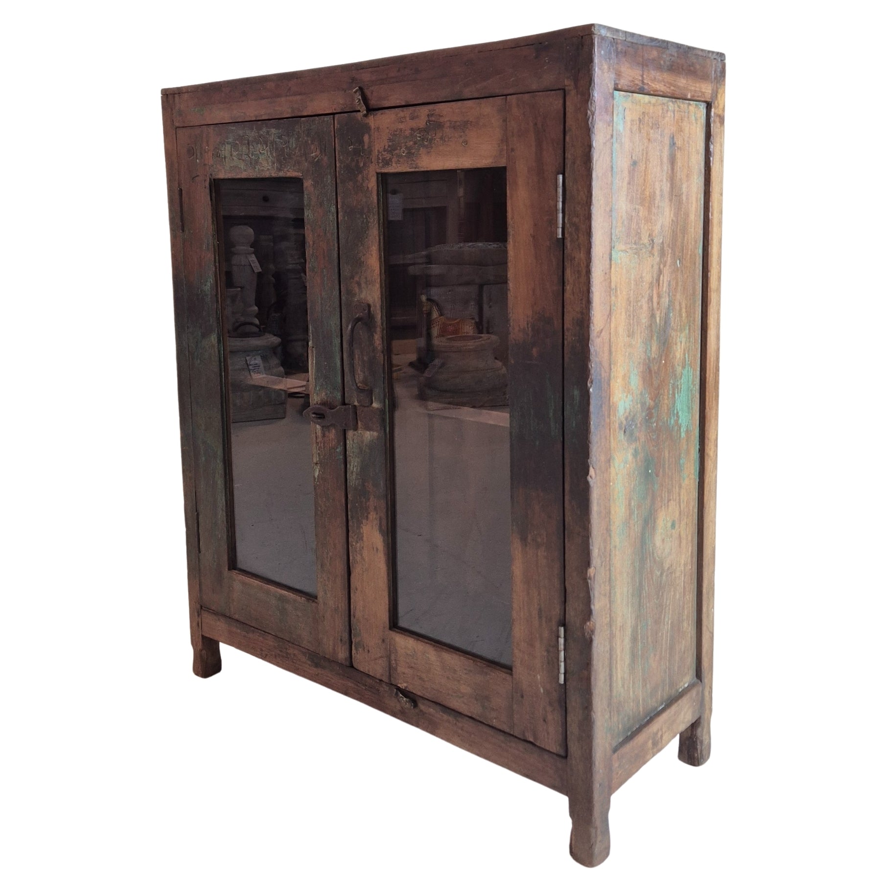 Vitrine 200132.98 authentique au meilleur prix. Meubles indiens design et uniques. En stock.