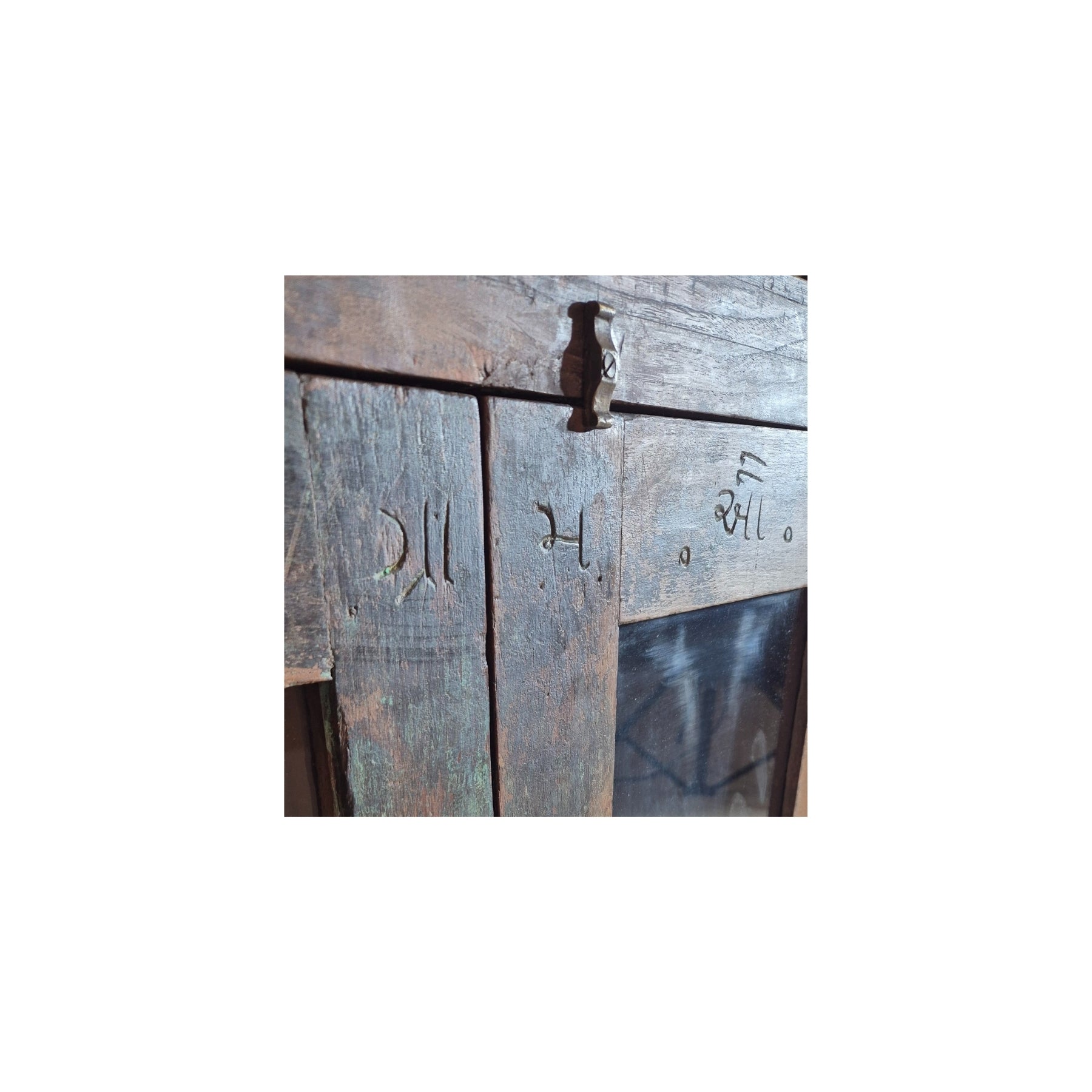 Vitrine 200132.98 authentique au meilleur prix. Meubles indiens design et uniques. En stock.