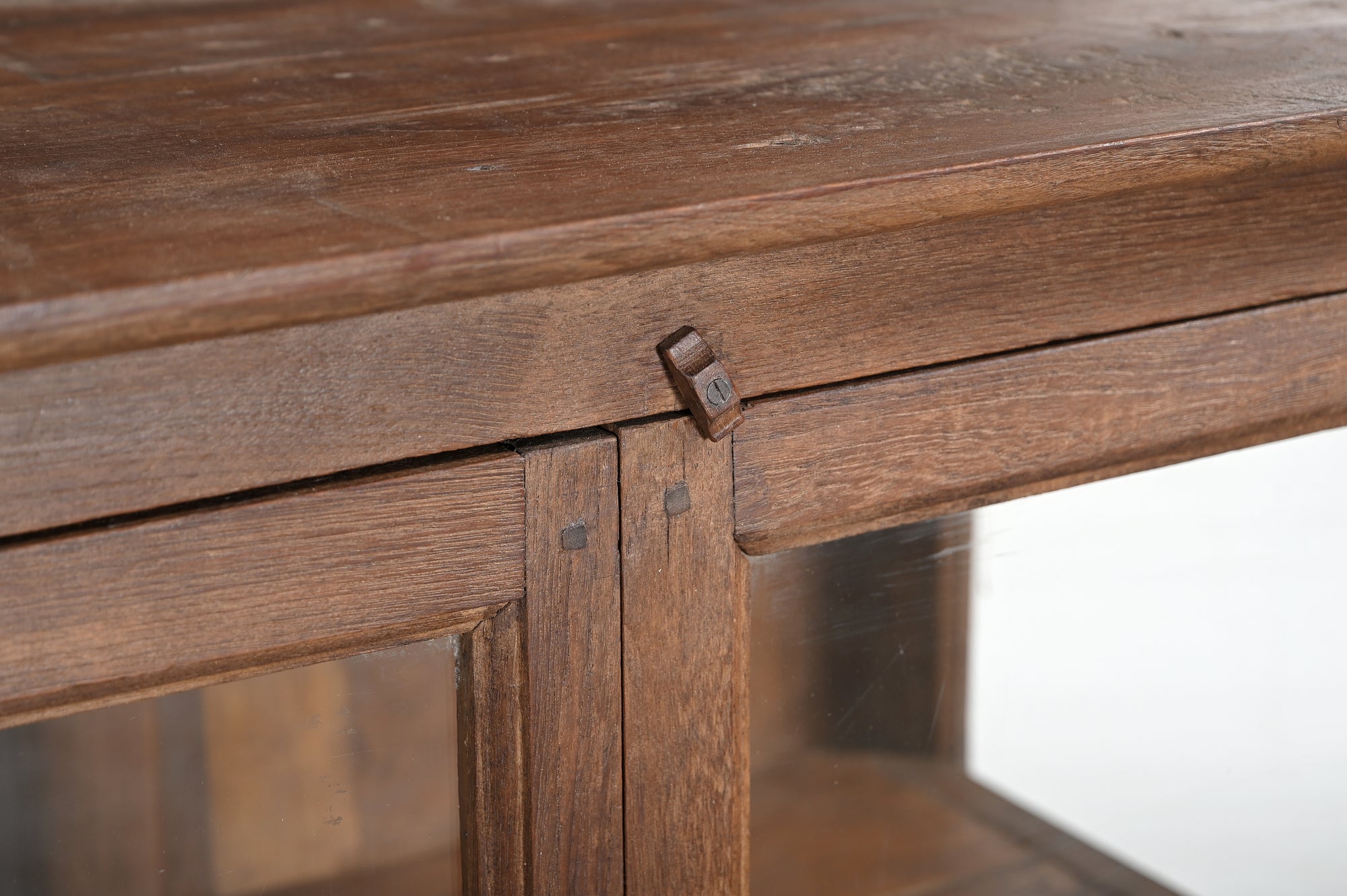 Buffet 201144.119 authentique au meilleur prix. Meubles indiens design et uniques. En stock.