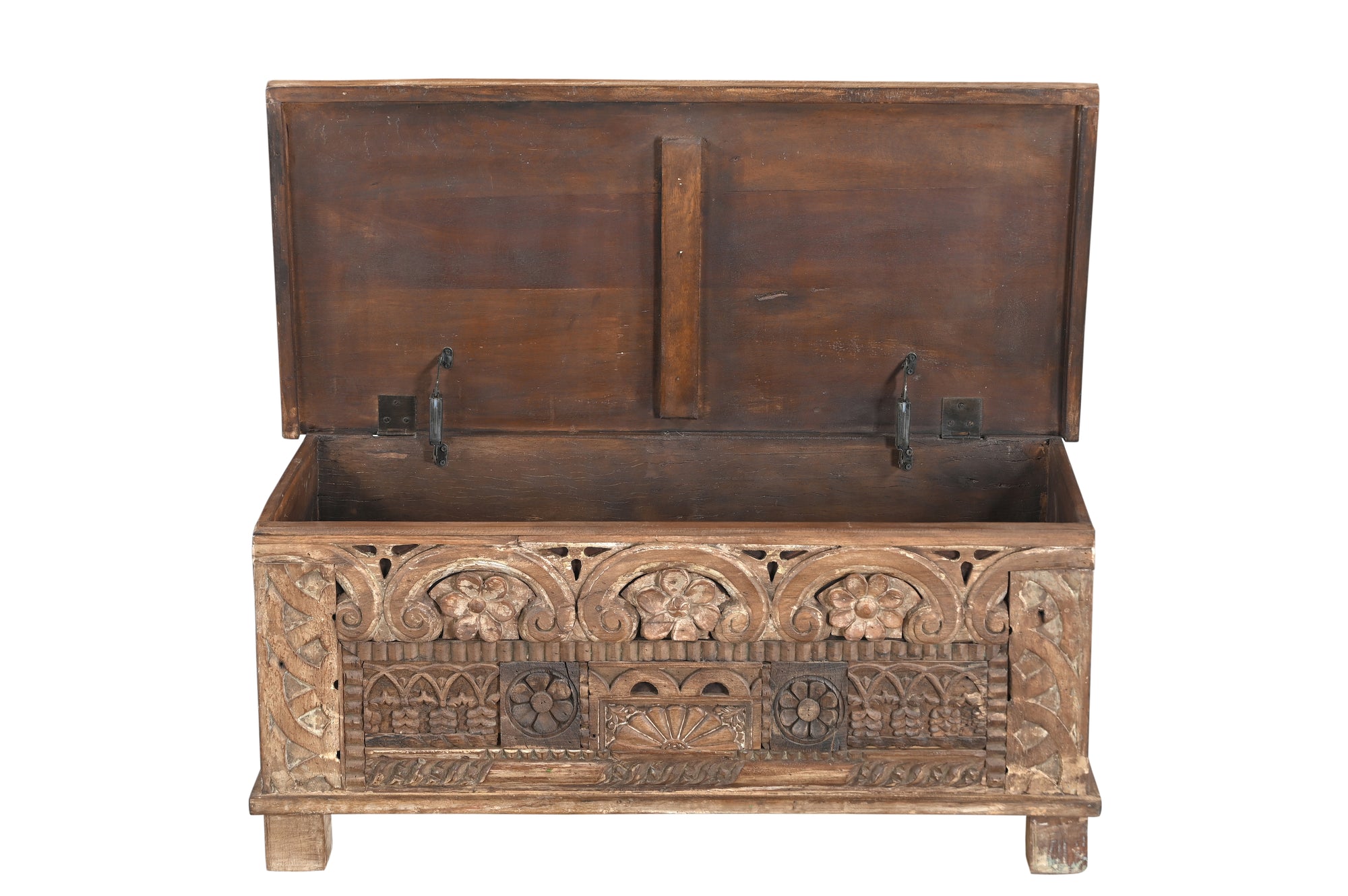 Coffre 201156.110 authentique au meilleur prix. Meubles indiens design et uniques. En stock.