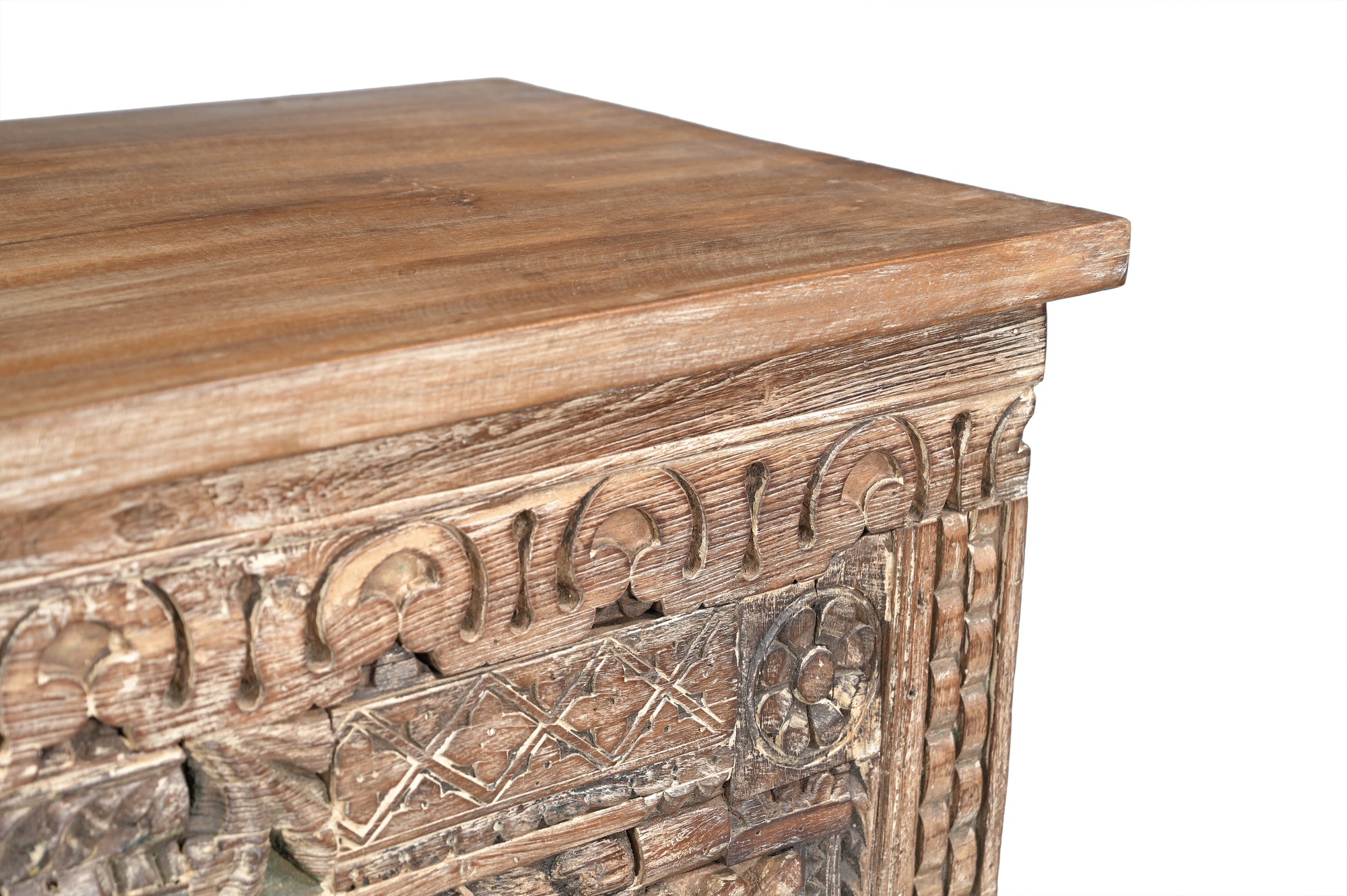Coffre 201179.121 authentique au meilleur prix. Meubles indiens design et uniques. En stock.