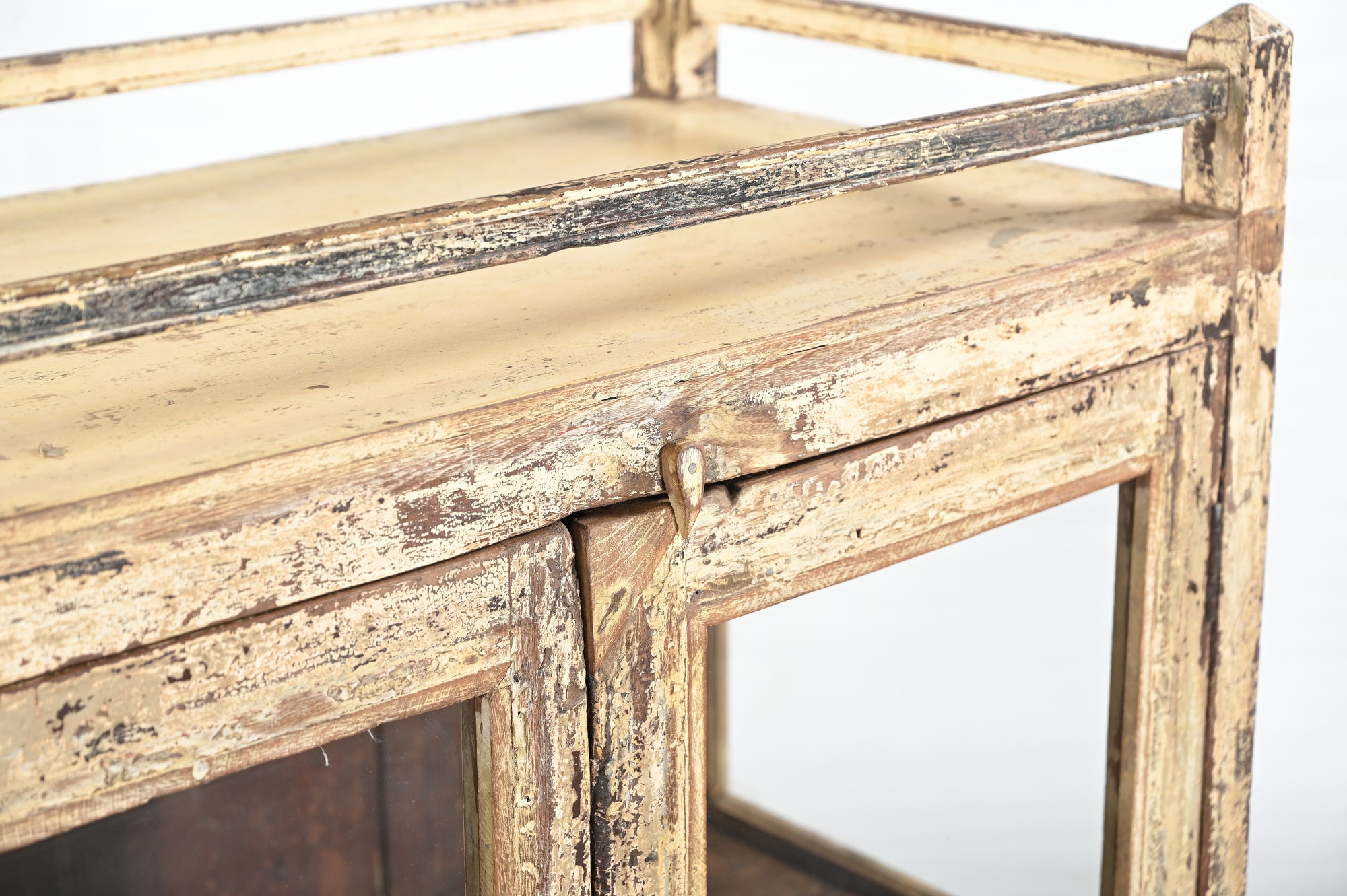 Vitrine 201184.160 authentique au meilleur prix. Meubles indiens design et uniques. En stock.