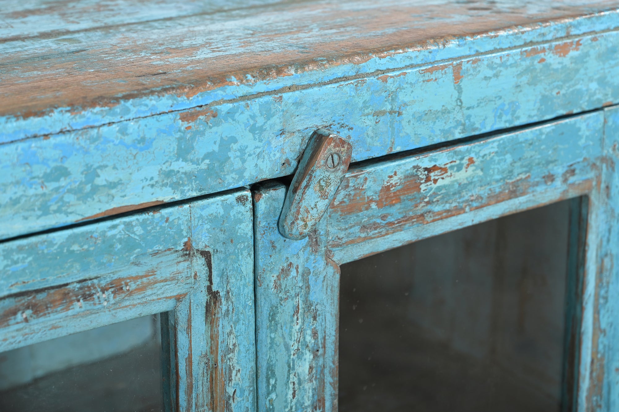 Vitrine 201226.96 authentique au meilleur prix. Meubles indiens design et uniques. En stock.