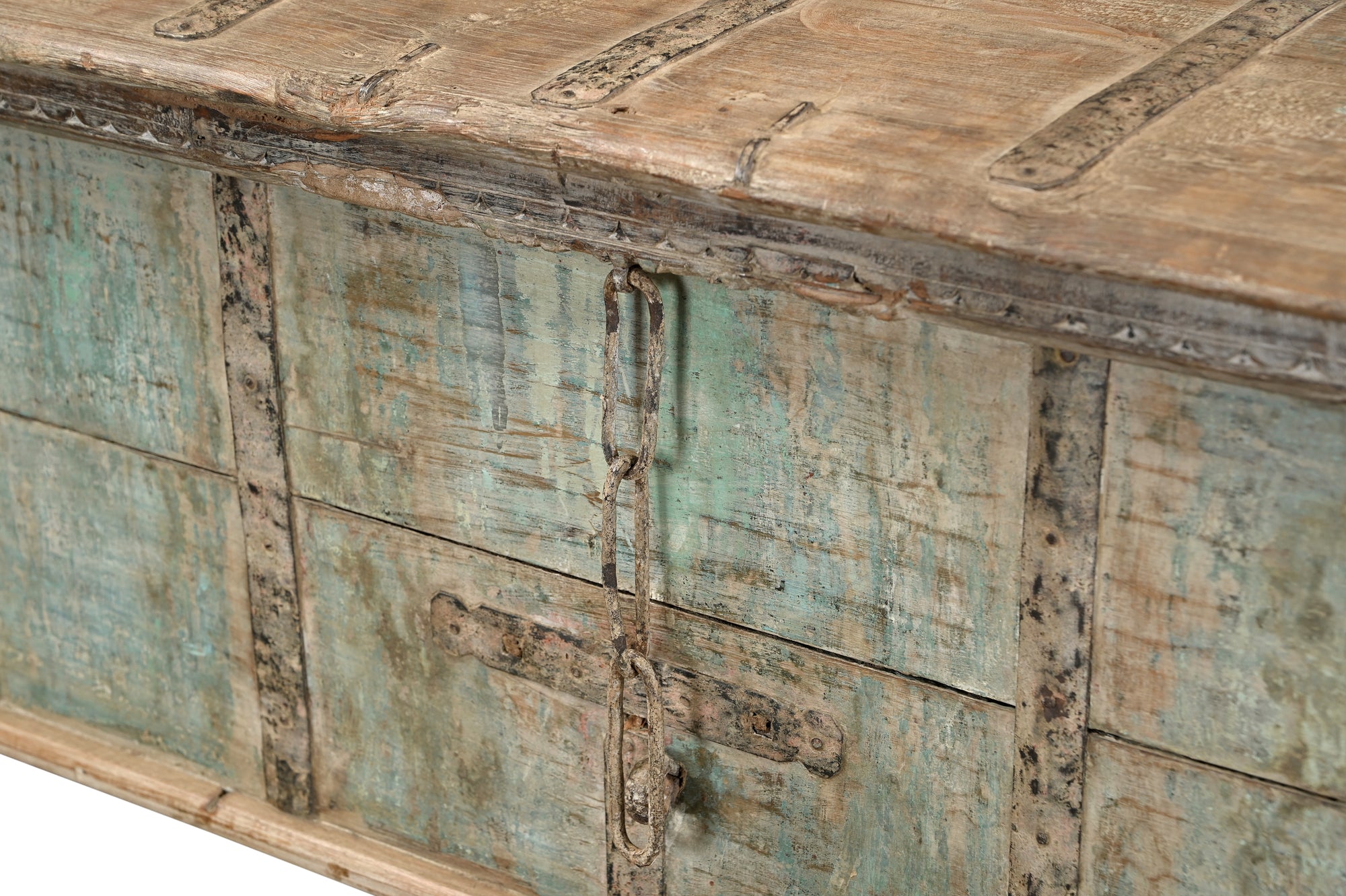 Coffre 201240.133 authentique au meilleur prix. Meubles indiens design et uniques. En stock.