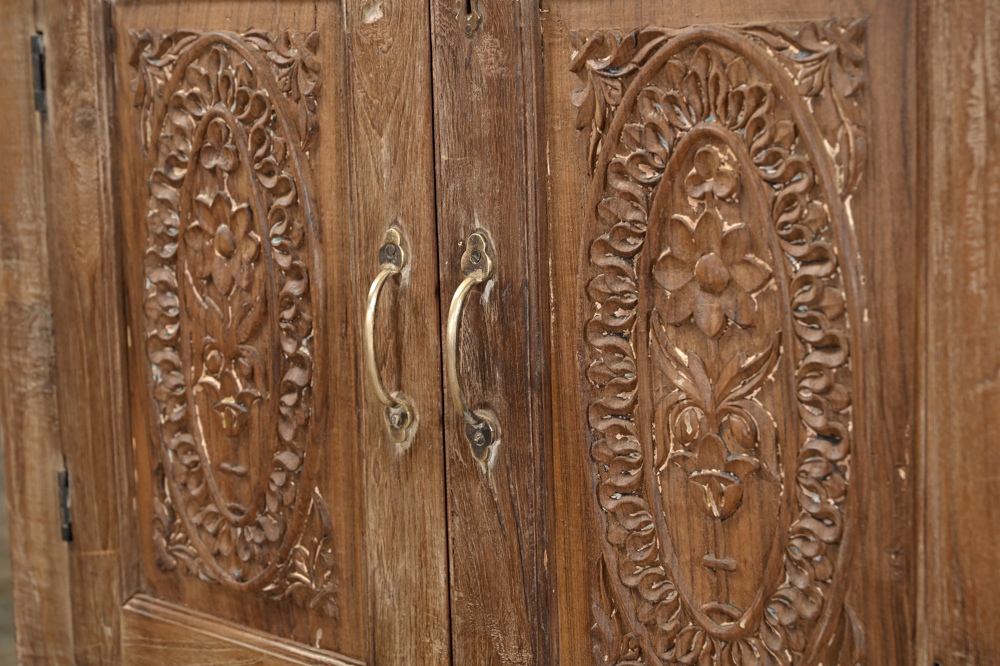 Buffet 201243.185 authentique au meilleur prix. Meubles indiens design et uniques. En stock.