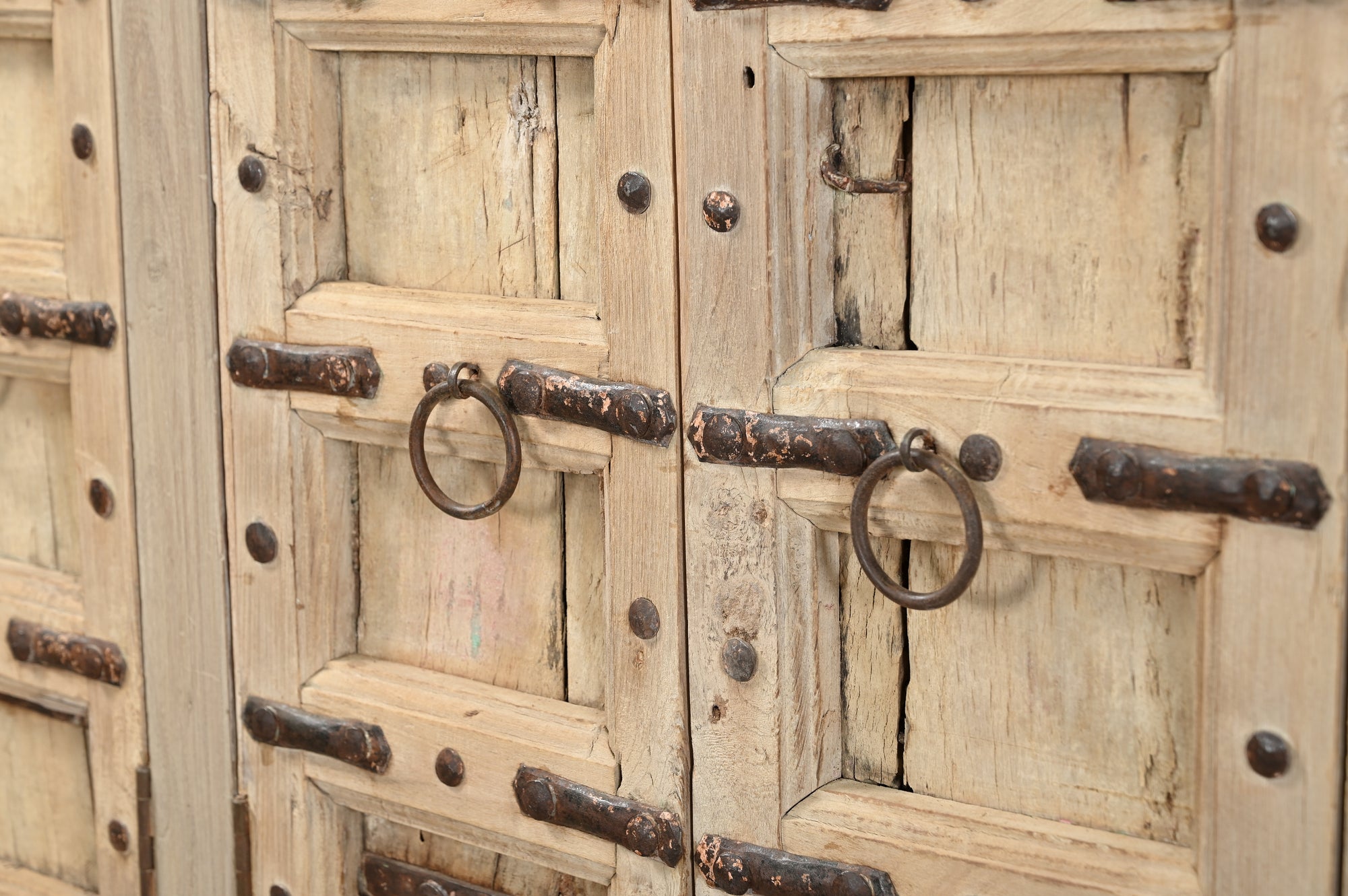 Buffet 201250.310 authentique au meilleur prix. Meubles indiens design et uniques. En stock.