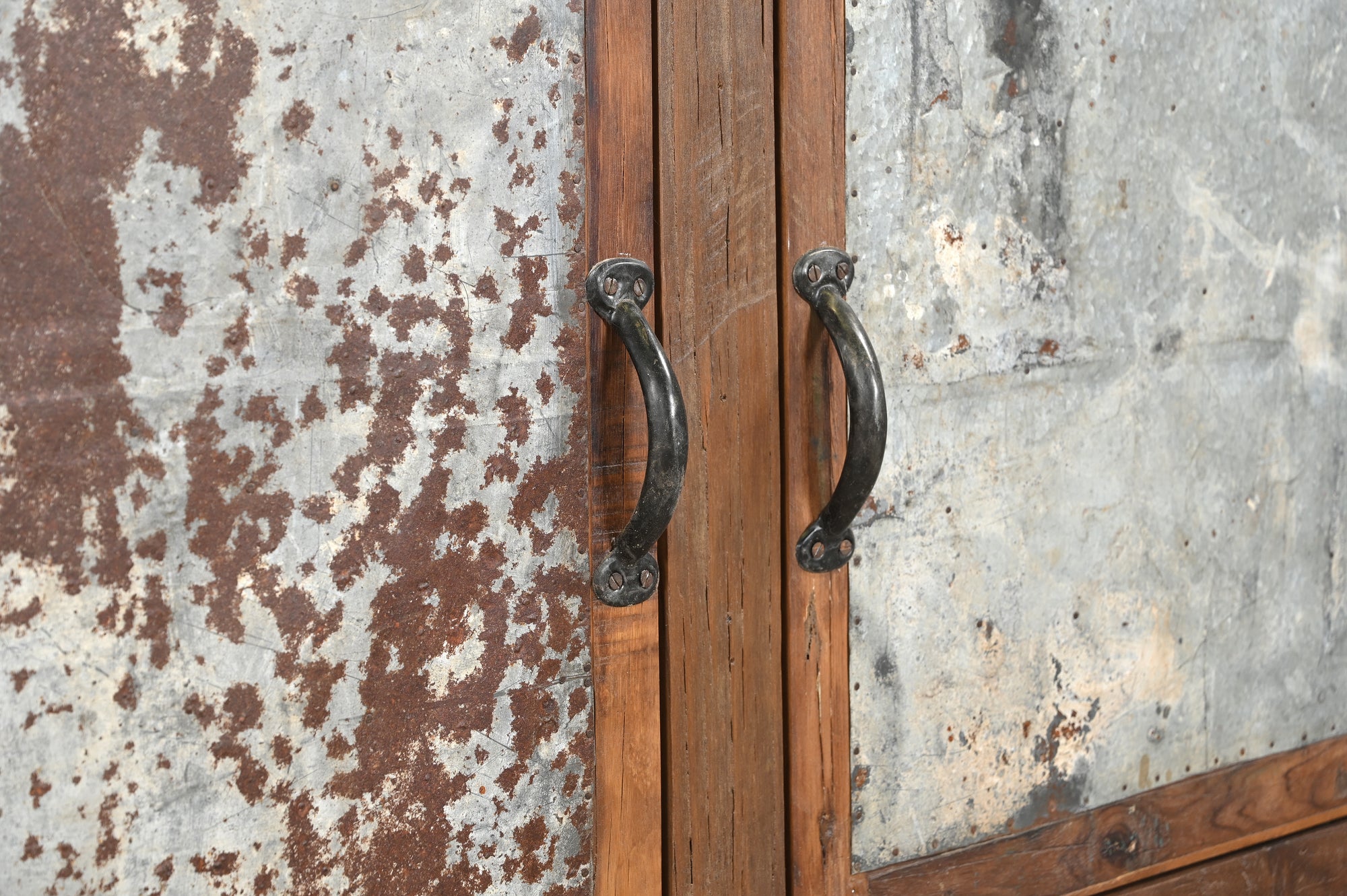 Buffet 201281.264 authentique au meilleur prix. Meubles indiens design et uniques. En stock.