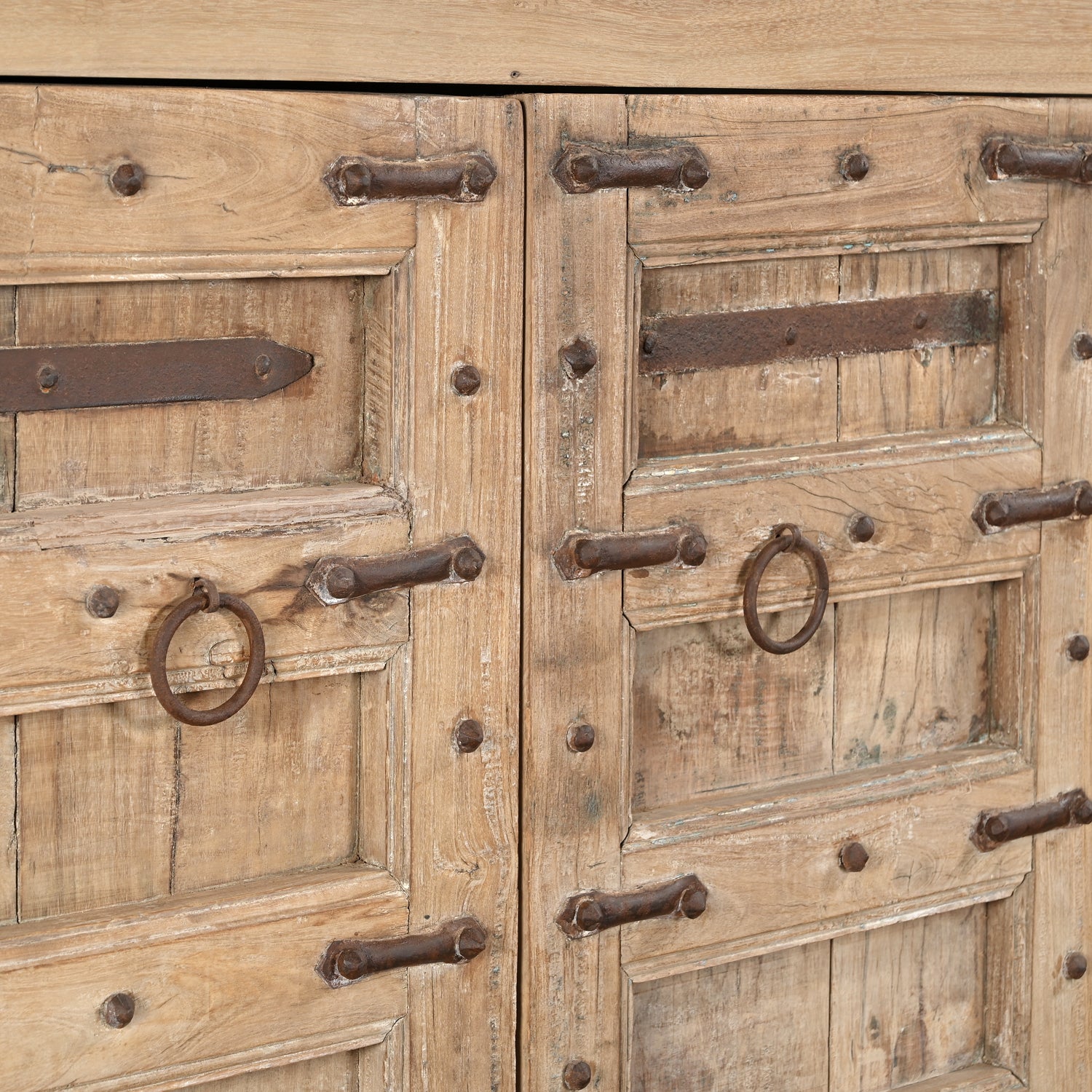 Buffet 202279.375 authentique au meilleur prix. Meubles indiens design et uniques. En stock.