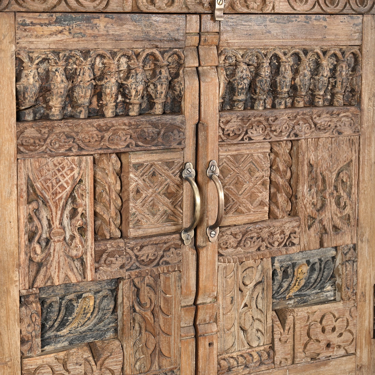 Buffet 202313.518 authentique au meilleur prix. Meubles indiens design et uniques. En stock.