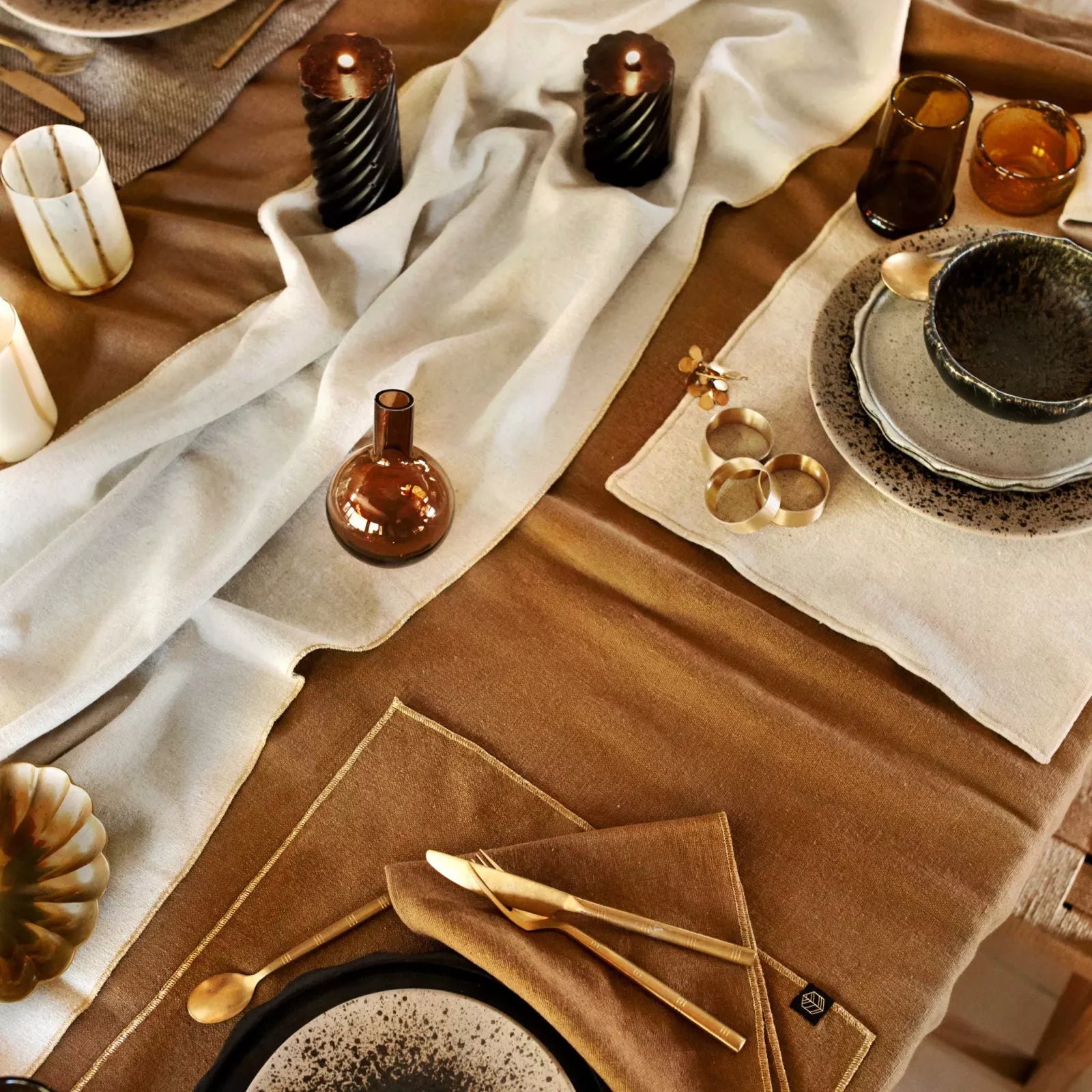 Chemin de table Haomy - Verone