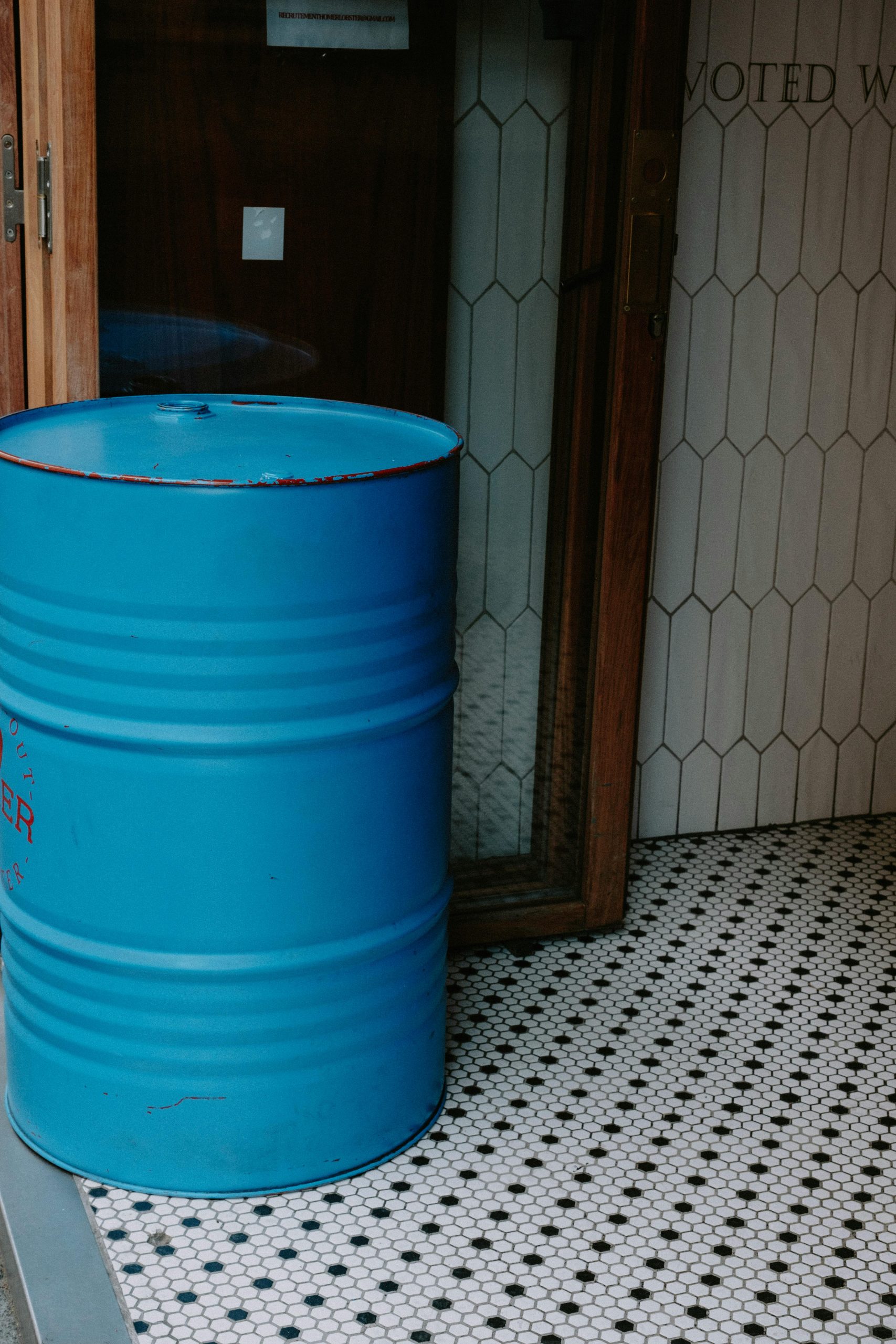 Comment intégrer le bidon industriel en décoration