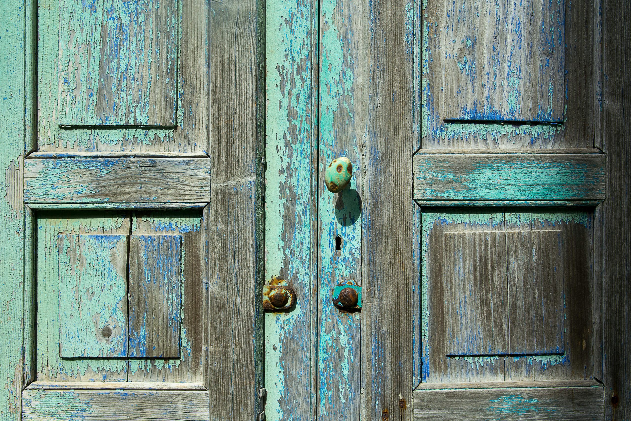 Sélection de portes anciennes en bois massif
