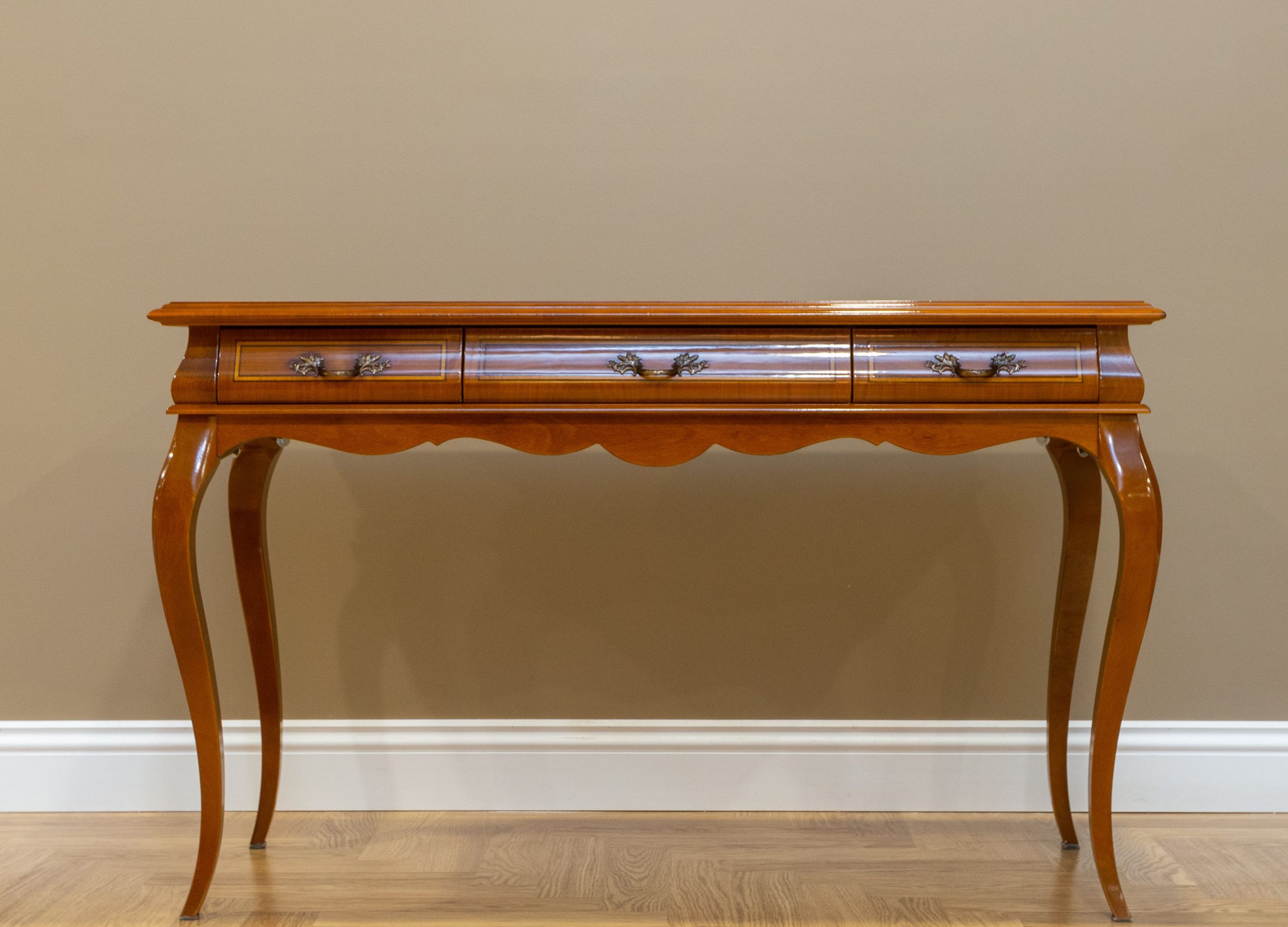 Pourquoi choisir une console en teck pour son intérieur ?