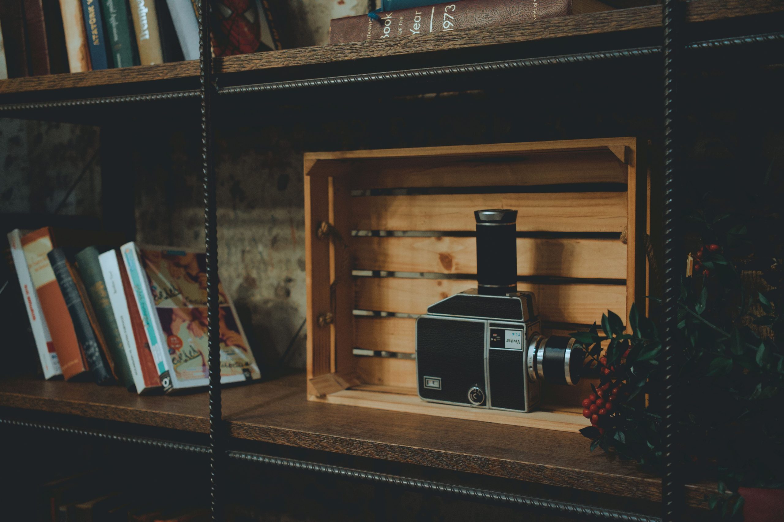 Prix véritable d'une bibliothèque en bois recyclé