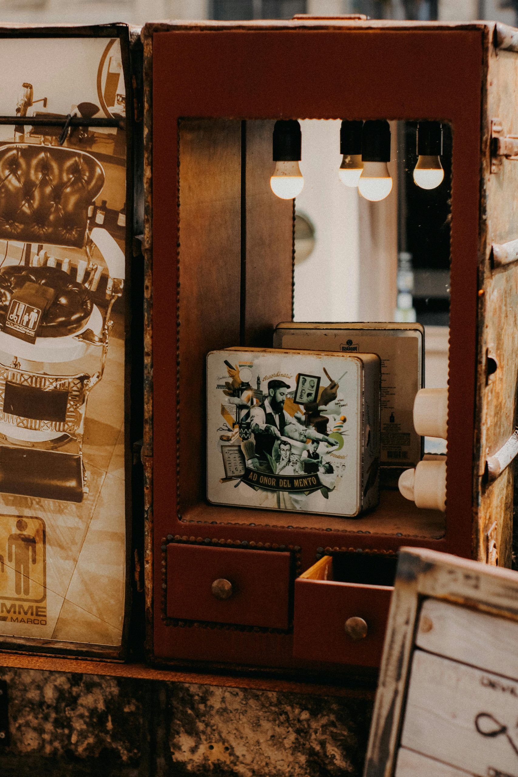 Pourquoi choisir vitrine bois commerce