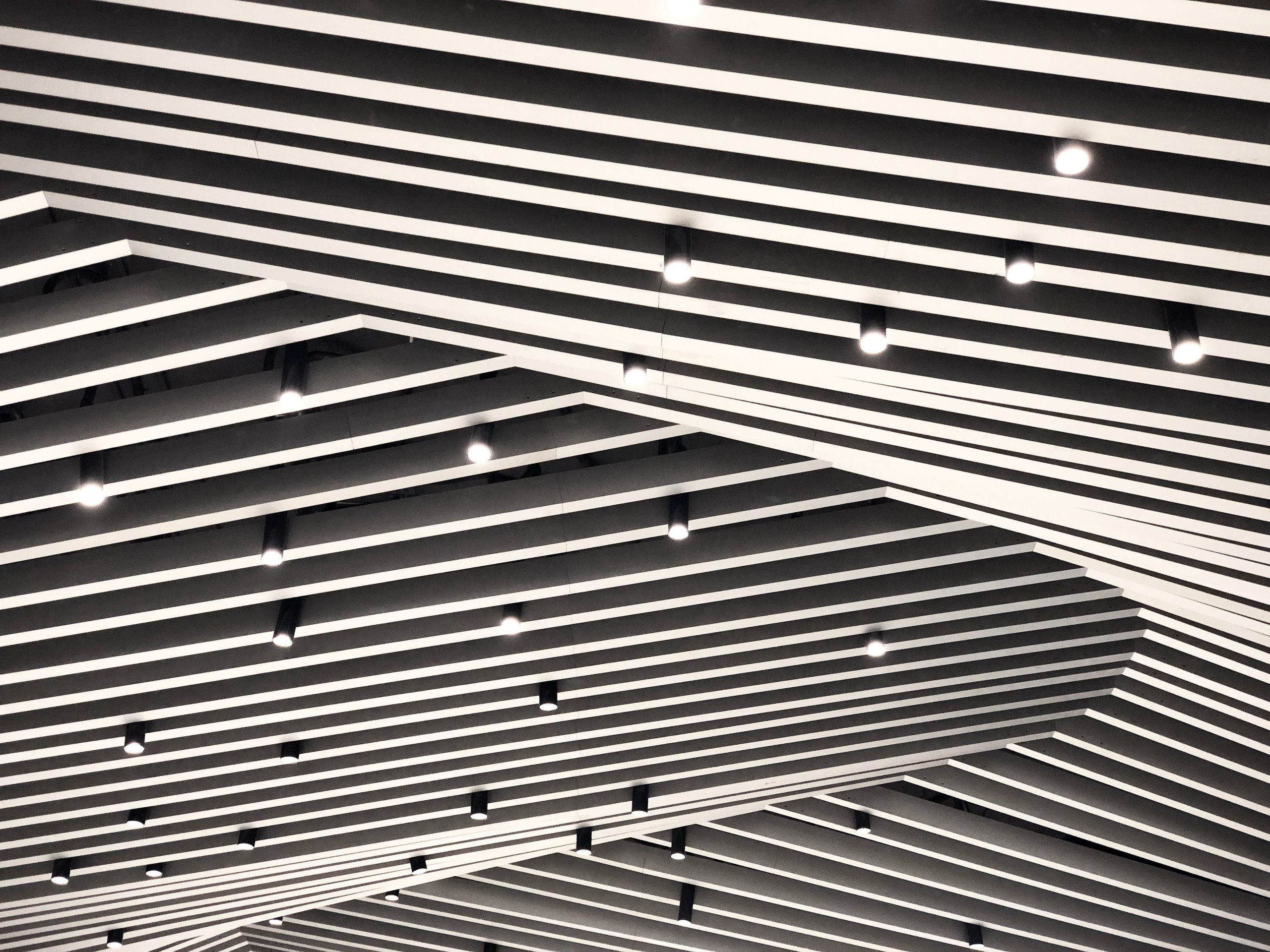 Hauteur minimale faux plafond : quelle règle respecter ?