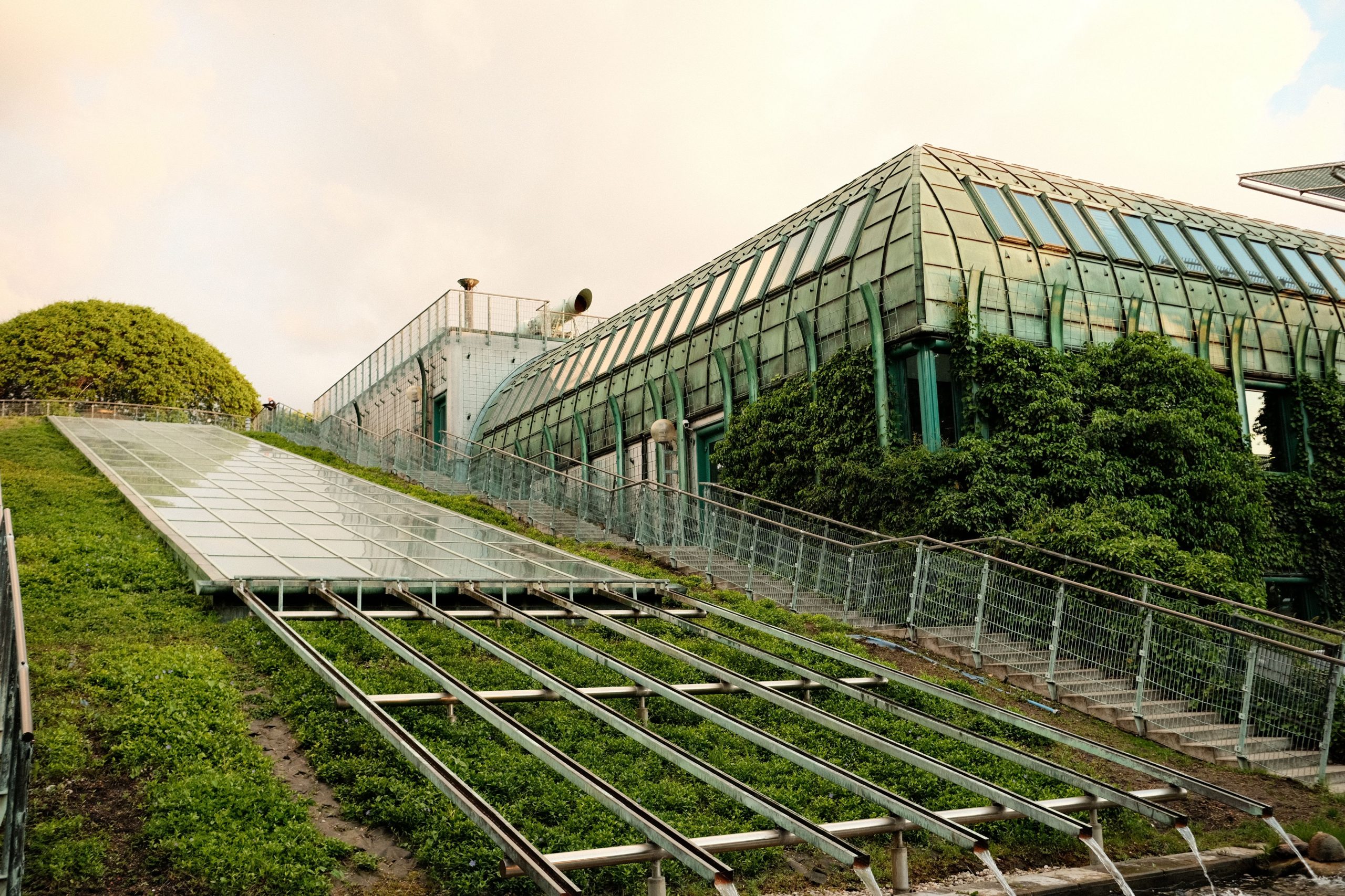 Immeuble écologique avec toit végétal innovant