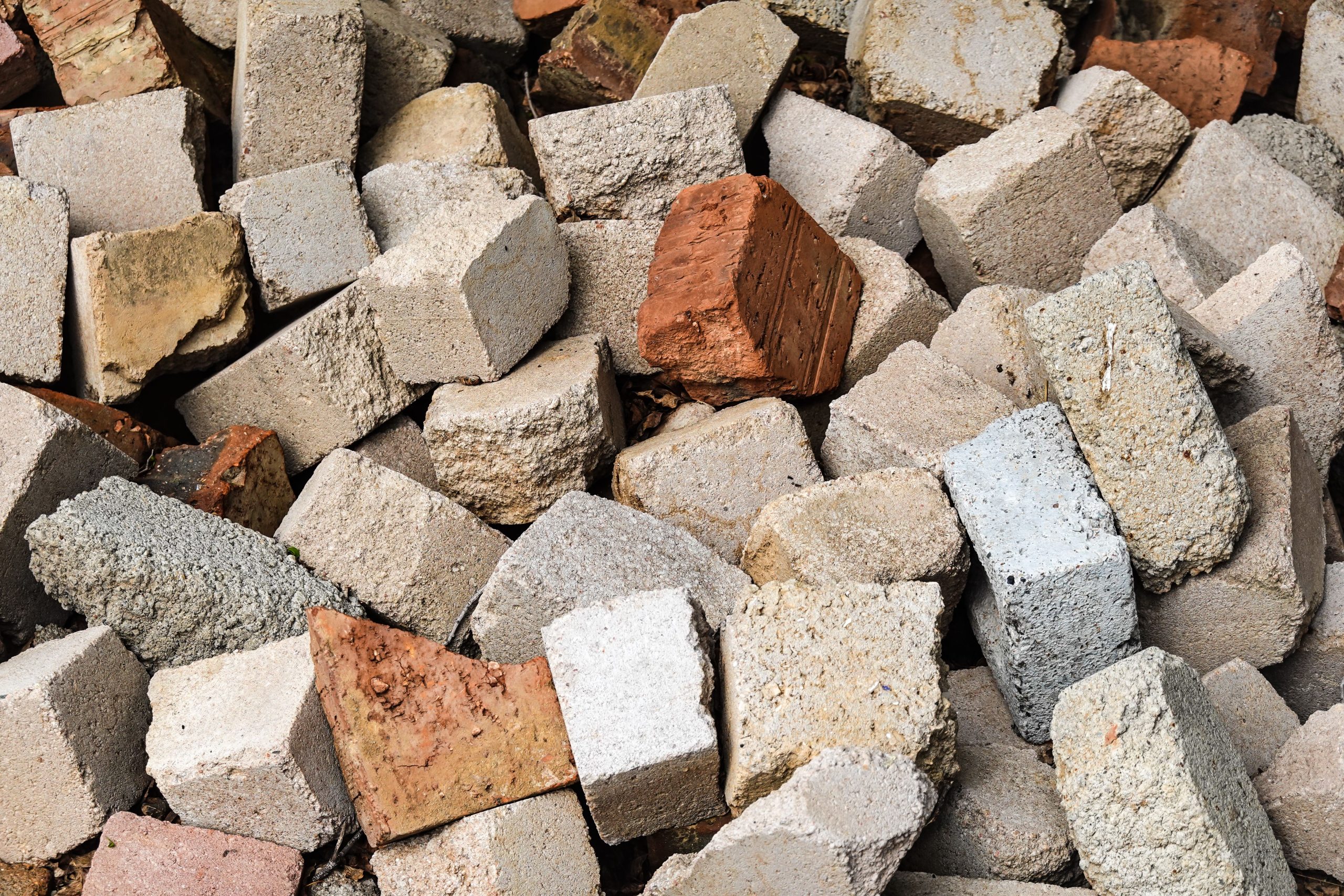 Brique ou parpaing : lequel choisir pour construire ta maison ?