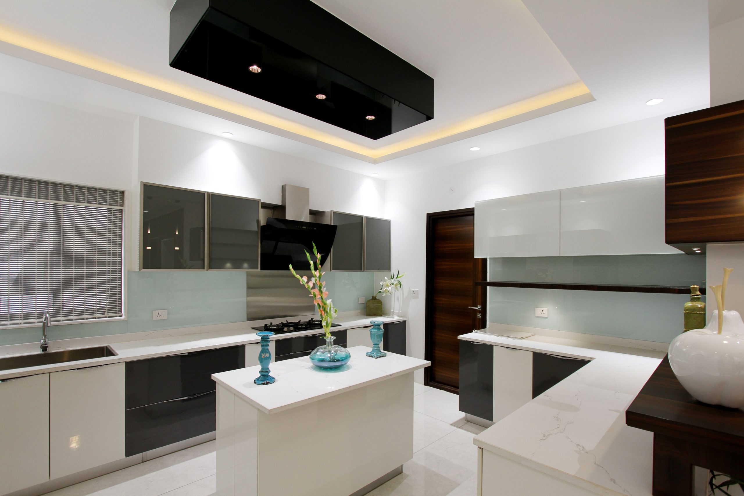 Cuisine contemporaine minimaliste et épurée à Hyderabad