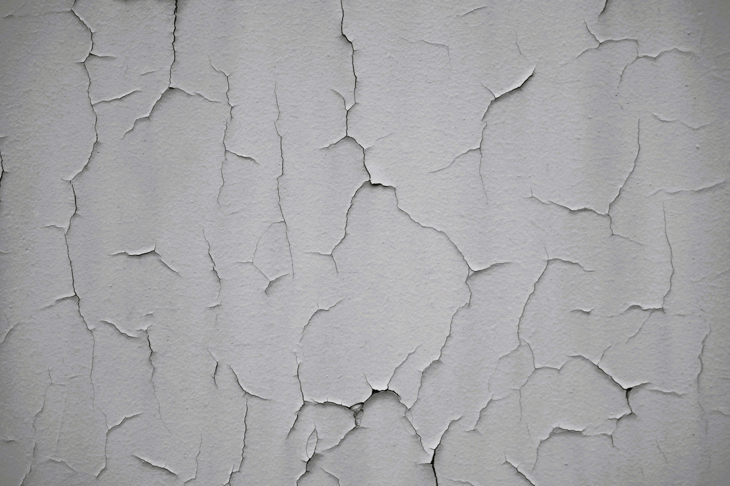 Comment réparer une fissure dans un mur sans qu&rsquo;elle revienne ?