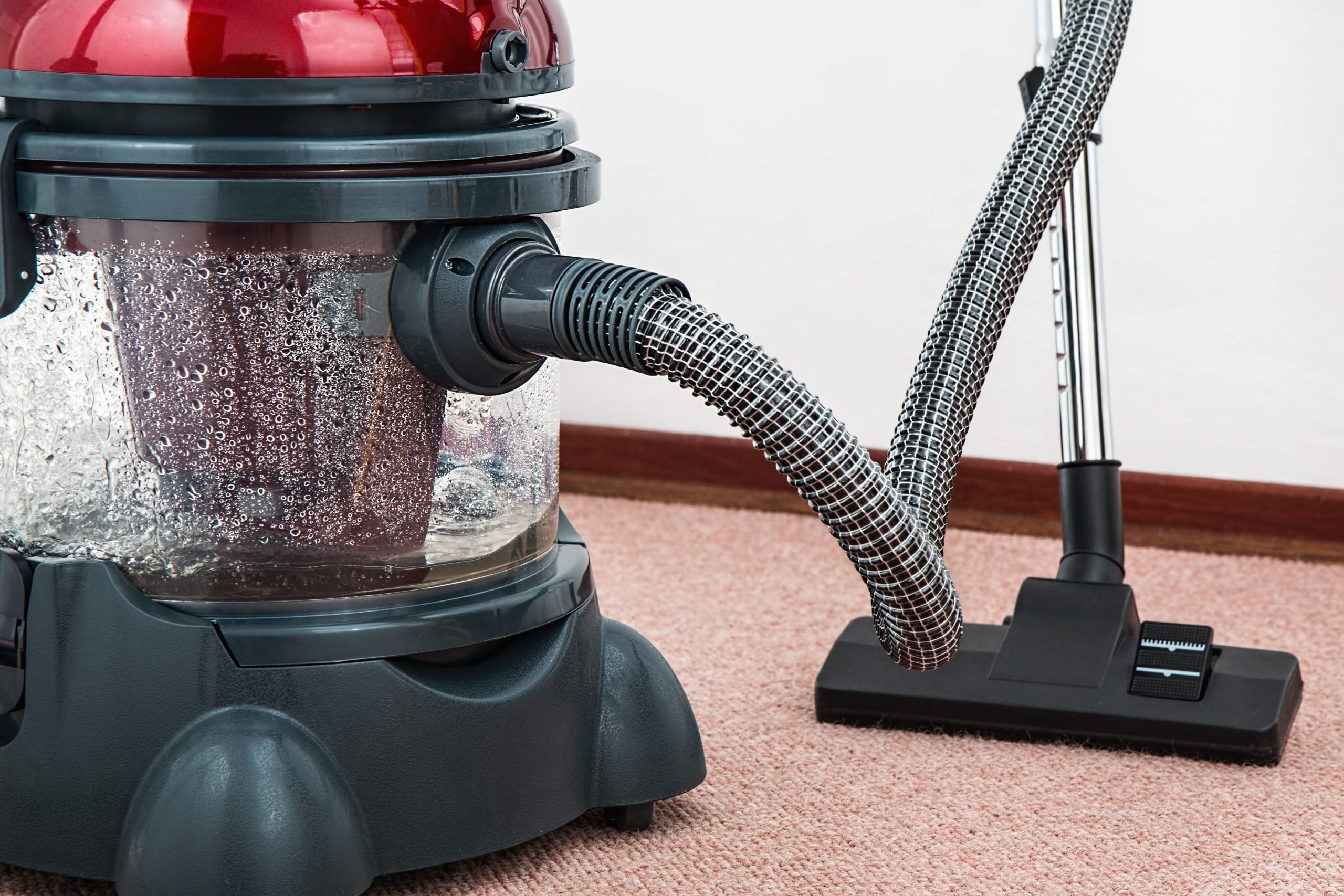 Quel aspirateur laveur choisir selon ton logement ?